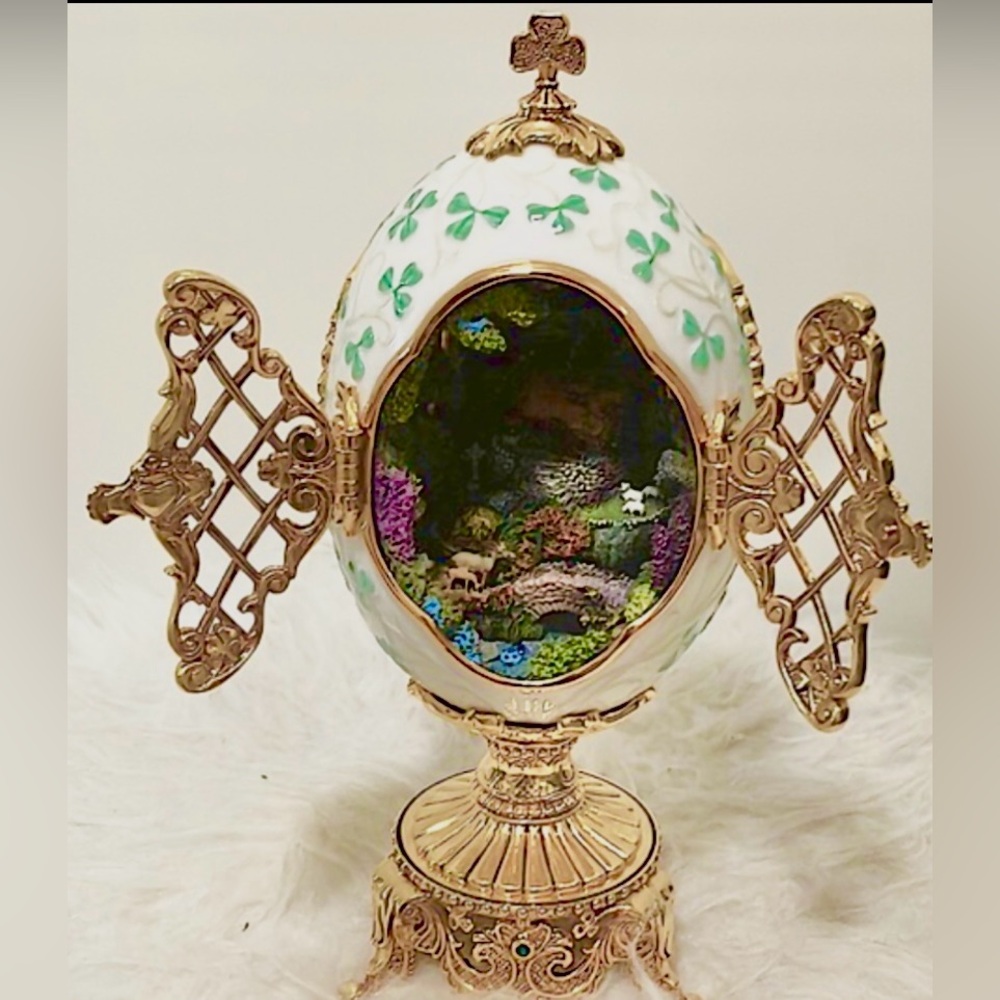 Franklin Mint House of Faberge - Emerald Isle Collectors 24k Gold Trim Irish Egg